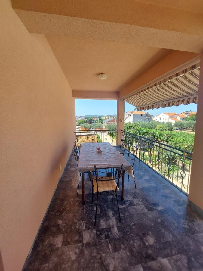 Apartman Konfidenca Biograd Na Moru Esterno foto